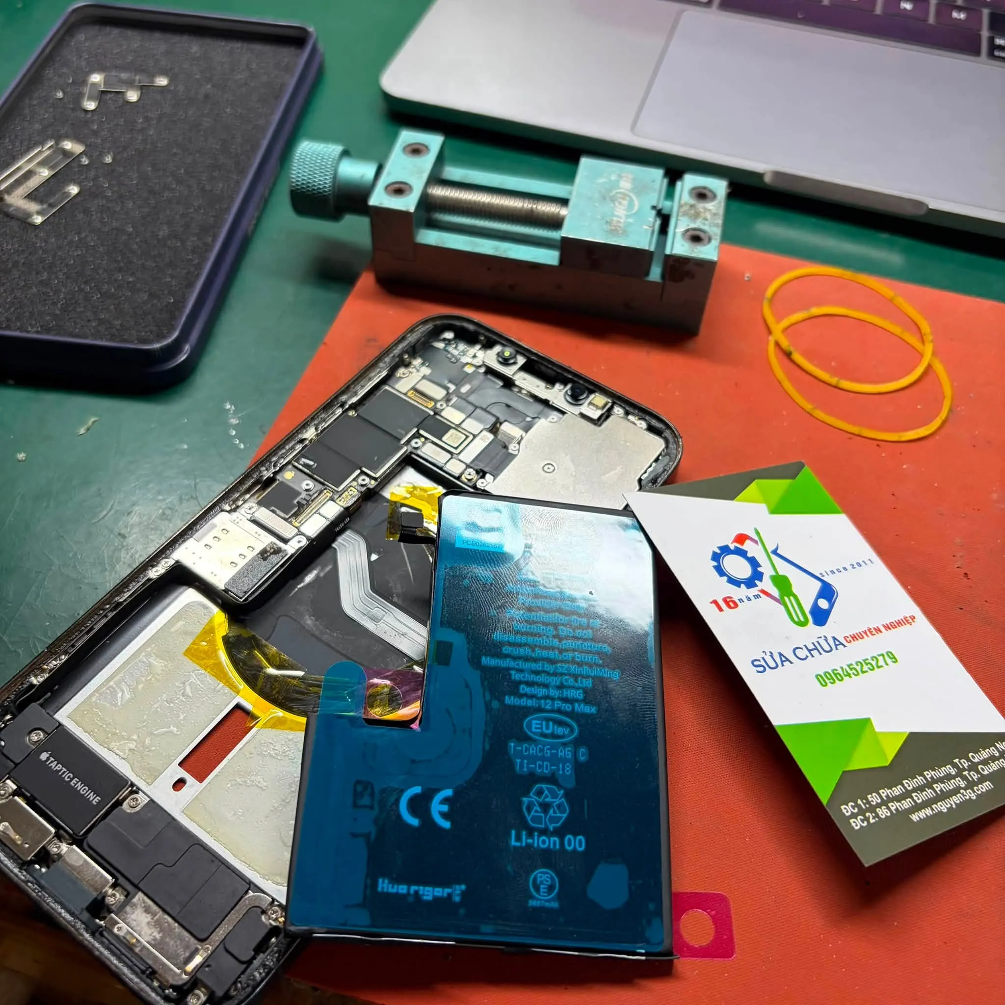 Thay pin iphone 12 Pro max ch&iacute;nh ngạch bảo h&agrave;nh 12 th&aacute;ng taị Quảng Ng&atilde;i